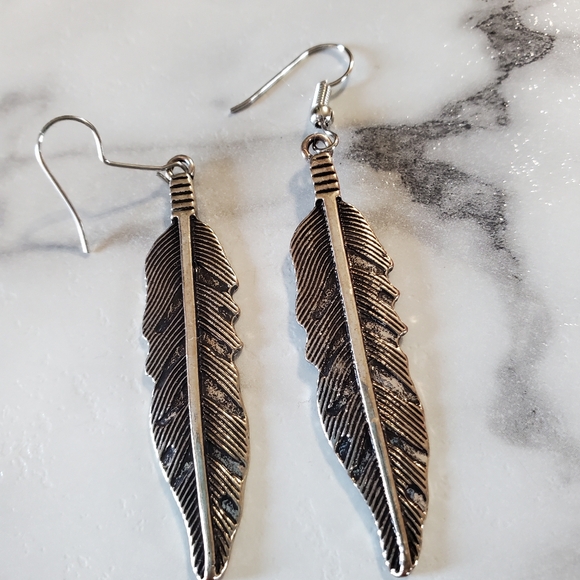 Silver Tone Feather Dangle Earrings 💥3 for $12💥 - Picture 12 of 12